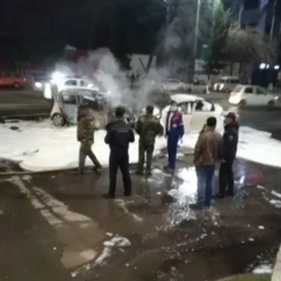 Тошкентда "Нексия-3" ва "Спарк" машиналари ёниб кетди