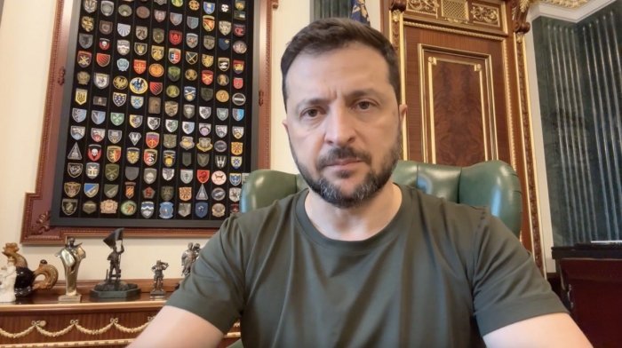 Зеленский Путин билан учрашувда ҳудудий масалаларни муҳокама қилишга тайёр