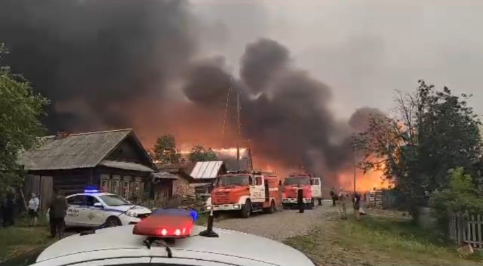 Rossiyaning Sverdlovsk viloyatidagi qishloqlarning birida katta yong‘in yuzaga kelgan