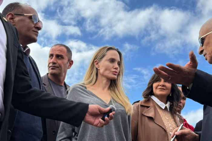 Anjelina Joli Rafah nazorat punktiga tashrif buyurdi