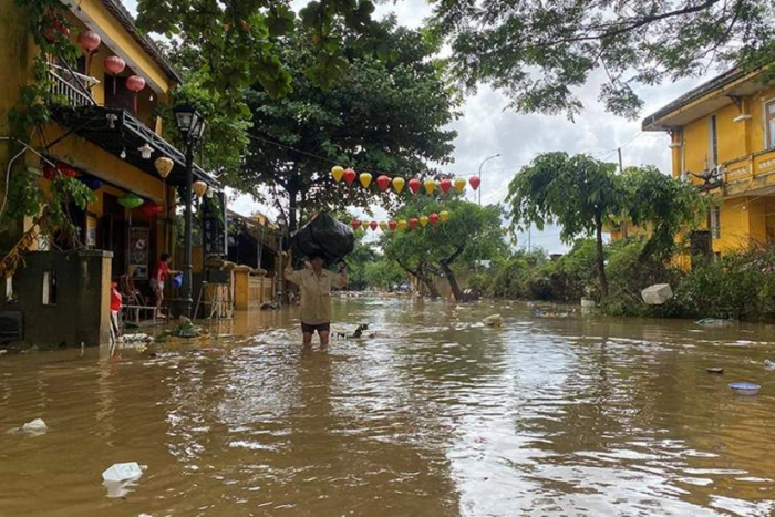 Вьетнамдаги сув тошқинлари оқибатида 40 дан ортиқ киши ҳалок бўлди