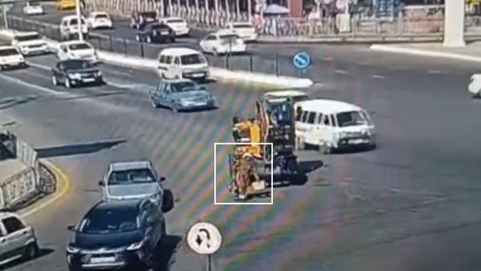 Бухорода йўлдан ўтаётган аёл экскаватор босиб кетиши оқибатида ҳалок бўлди
