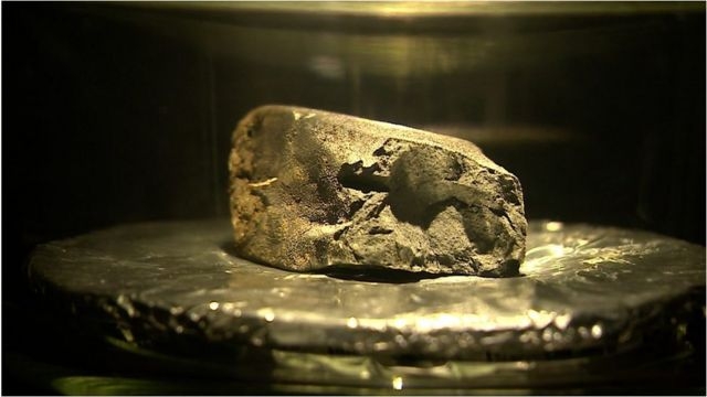 Angliyaga tushgan meteorit sayyoramizdagi suvning kelib chiqishi yerdan tashqaridaligi haqidagi nazariyani tasdiqlashi mumkin