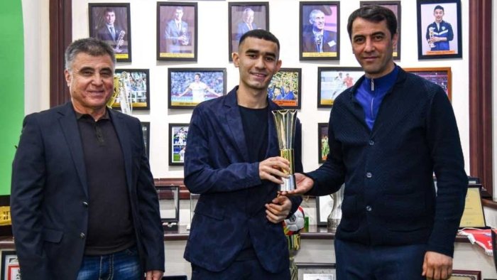 Муҳаммадали Ўринбоевга Осиё кубоги U-20нинг «Энг яхши тўпурари» соврини топширилди