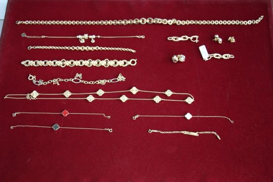 Аэропортда протез ичига яширилган заргарлик буюмлари фош этилди