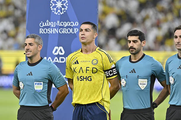 Роналду ўз совринини қабул қилиб олди (фото)