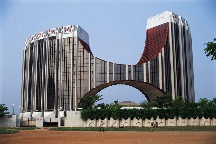 ECOWAS Гвинеяга жорий қилган санкцияларни бекор қилди