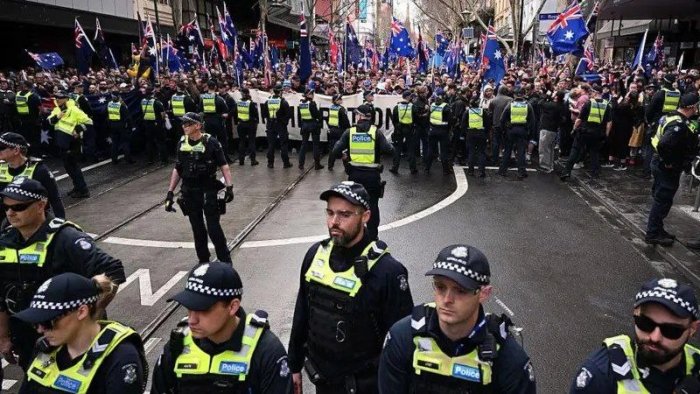 BBC: Якшанба куни бутун Австралия бўйлаб минглаб одамлар иммиграцияга қарши норозилик митингларига чиқишди