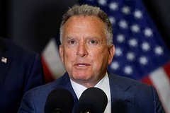 Tramp: “Uitkoff Ukrainaga tinchlik bitimini sotishi, hatto Ukrainani Rossiyaga sotishi kerak”