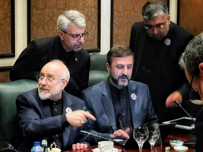 АҚШ-Эрон музокаралари Ҳормуз устидан назорат борасидаги келишмовчиликлар туфайли боши берк кўчага кириб қолди