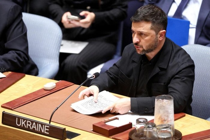 Зеленский Кремлга зарбалар бериш билан таҳдид қилди