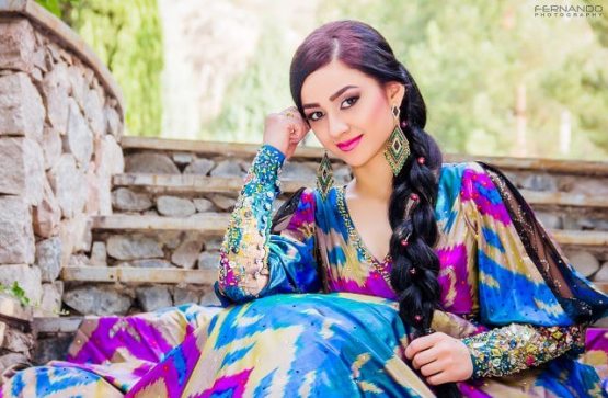 Rassomlar porno rasmlar Jozi Maran butunlay yalangoch