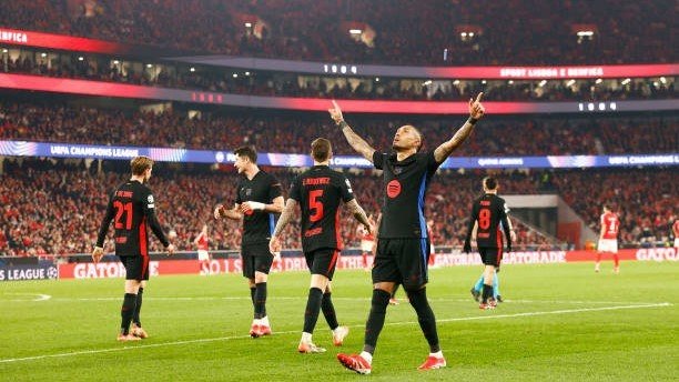 ЕЧЛ. 70 дақиқадан кўпроқ вақт давомида 1 киши кам ўйнаган "Барселона" сафарда "Бенфика"ни енгди