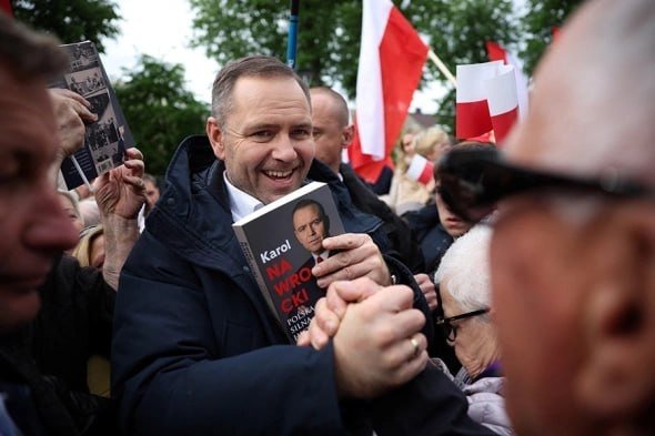 Польшада президентлик сайлови бошланди Польшада президентлик сайлови бошланди