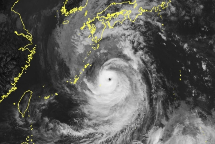 Японияга баландлиги 12 метрга етиши мумкин бўлган тайфун яқинлашмоқда