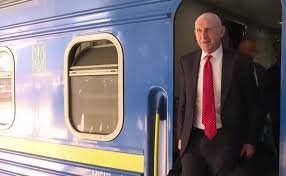  Буюк Британия мудофаа вазири минган поезд шошилинч равишда тўхтатилди