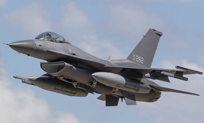 F-16 қирувчи самолётлари бир неча ҳафта ичида Украинага топширилиши мумкин