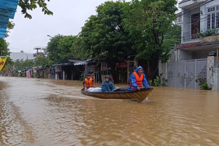 Вьетнамдаги сув тошқинлари оқибатида камида тўққиз киши ҳалок бўлди