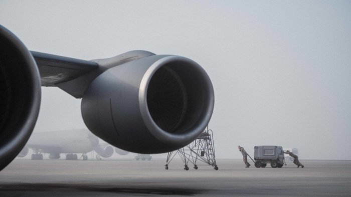 Buyuk Britaniya Qatardagi aviabazadan harbiylarning bir qismini evakuasiya qilmoqda