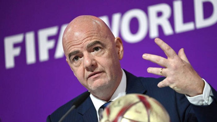 ФИФА президенти кўк карточка қоидасига қаршилигини айтди