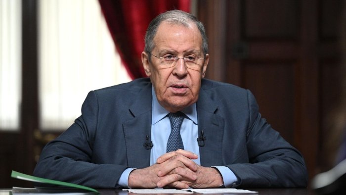 “Mikrofonga baqirish diplomatiya emas” — Lavrov