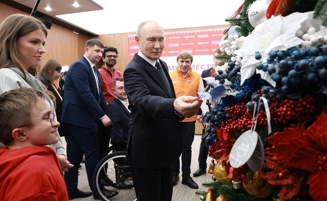 Путин болалар орзуларини рўёбга чиқаришга ваъда берди 