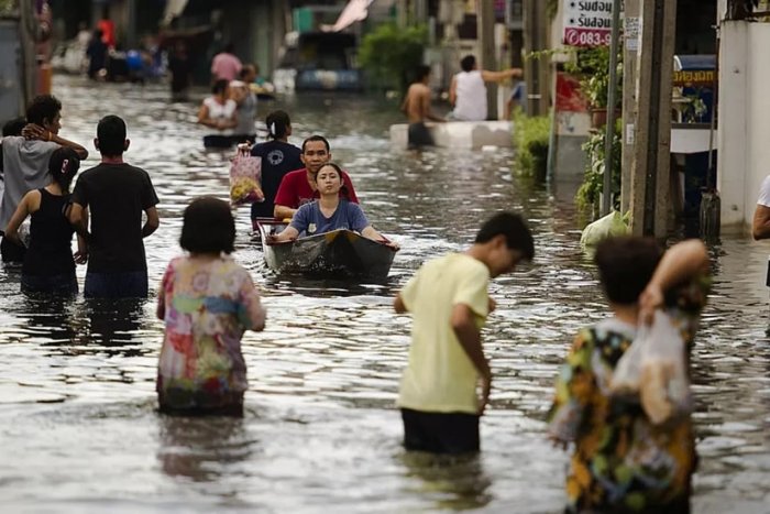 Таиланддаги тошқин қурбонлари сони 55 кишига етди