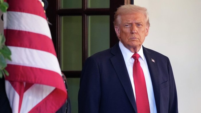 “Ҳамма нарса йўқ қилинсин” — Трамп баёнотидан сўнг Венесуэла устида парвозлар тақиқланди