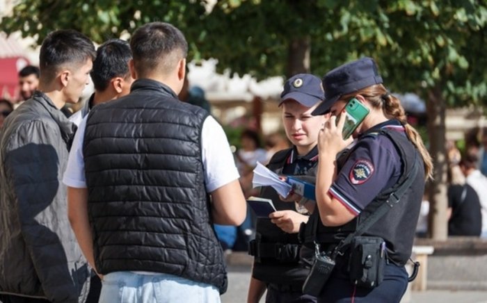Rossiyada xizmat ko‘rsatish sohasida rus tilini bilmaydigan migrantlarni ishga olishni taqiqlash taklif qilindi