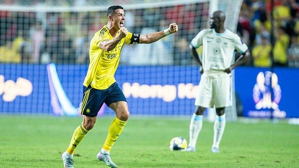 Роналду жамоаси бир киши кам ўйнаган ҳолда Бензема жамоасини енгди ва Саудия Суперкубоги финалига чиқди