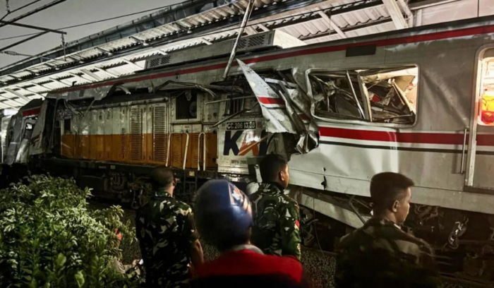 Indoneziyada ikkita poyezd to‘qnashdi, qurbonlar bor