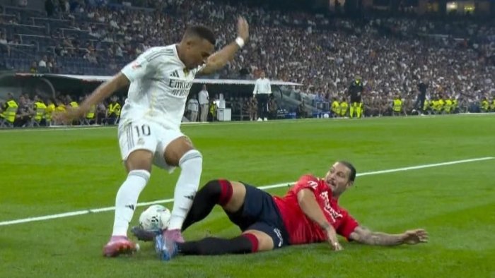 Собиқ ҳакам - Мбаппенинг вазияти бўйича: "Бу пенальти эмас" (фото)