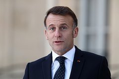 Макрон Украинада тез орада тинчлик ўрнатилиши мумкинлигига шубҳа билдирди