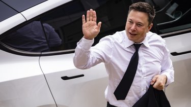 Tesla акциялари рекорд даражада ўсди ва Илон Маск бир кунда 33,5 млрд доллар ишлаб топди