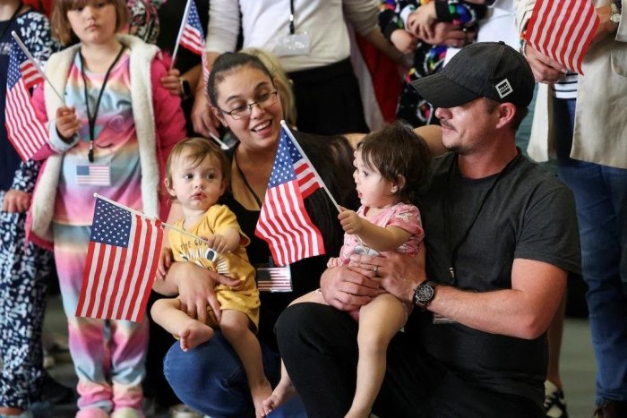 AQSh prezidenti janubiy afrikalik oq tanli qochoqlarni qabul qilish kvotasini oshirmoqchi