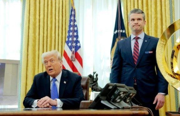 Трамп Ҳегсетни "курашни давом эттиришга" ундади  