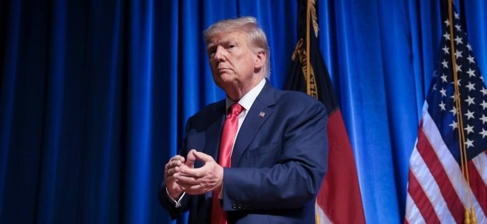 Tramp o‘ziga nisbatan qilingan suiqasd Oq uyda bal zali yo‘qligi sababli sodir bo‘lganini ma’lum qildi