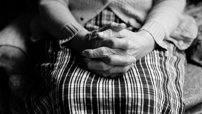 Qullardan yasalgan BDSM mebellari Porno xizmatkor va keksa odam onlayn