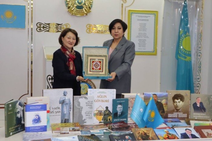 Turk madaniyati va merosi jamg‘armasi tomonidan nashr etilgan kitoblar Qozog‘iston Respublikasi Milliy Akademik kutubxonasiga topshirildi