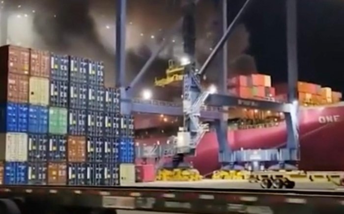 Лос-Анжелесда контейнер кемасида катта ёнғин юз берди