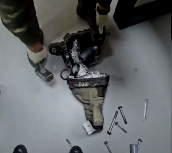 Bojxonadan 5 kg “klefedron” gyohvandlik moddasini olib o‘tmoqchi bo‘lgan shaxs qo‘lga olindi