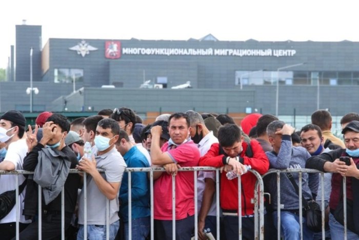 Россияда мигрантлар учун қўшимча давлат божи жорий этилди