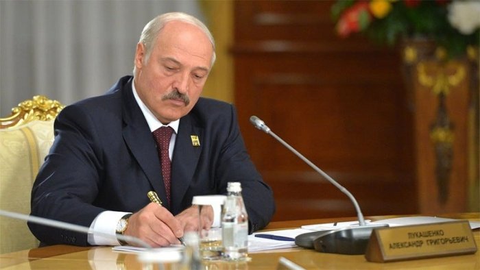 Беларусда сиёсий маҳбусларга имтиёз: Лукашенко 42 нафарини афв этди Беларусда сиёсий маҳбусларга имтиёз: Лукашенко 42 нафарини афв этди