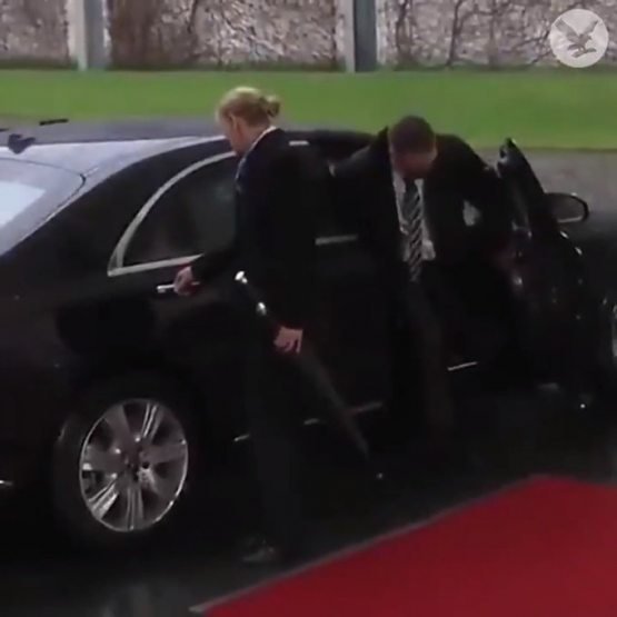 Tereza Mey Angela Merkel bilan uchrashuv oldidan mashinasida qamalib qoldi