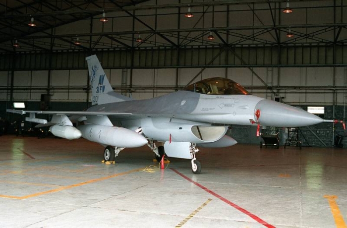 F-16 қирувчи самолётлари Киевга топшириладими?