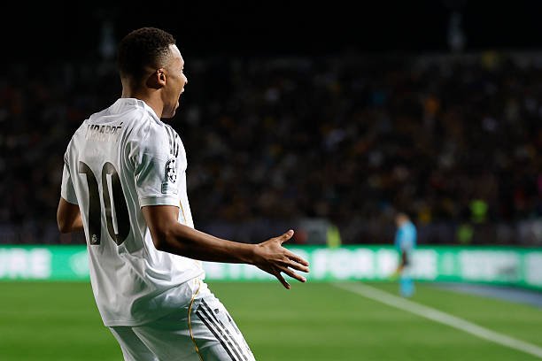 Voyaga etgan, ortiqcha vaznli ayollarning fotosuratlari