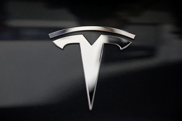 Tesla ikkinchi chorakda avtomobil yetkazib berishni 18 foizga qisqartirdi