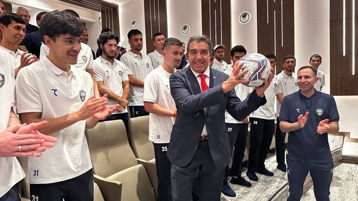 АҚШ элчиси Ўзбекистон миллий жамоаси аъзолари билан учрашди