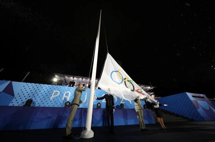 Parijda Olimpiada bayrog‘i adashib teskari ko‘rinishda ko‘tarildi