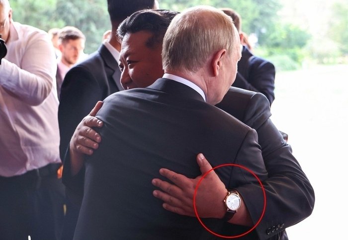 Shimoliy Koreya elitasi Pekinda g‘arbning serhasham buyumlarini ko‘z-ko‘z qildi